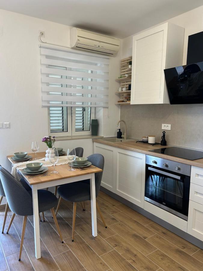 Zio Nino Apartment Sutomiscica Ngoại thất bức ảnh